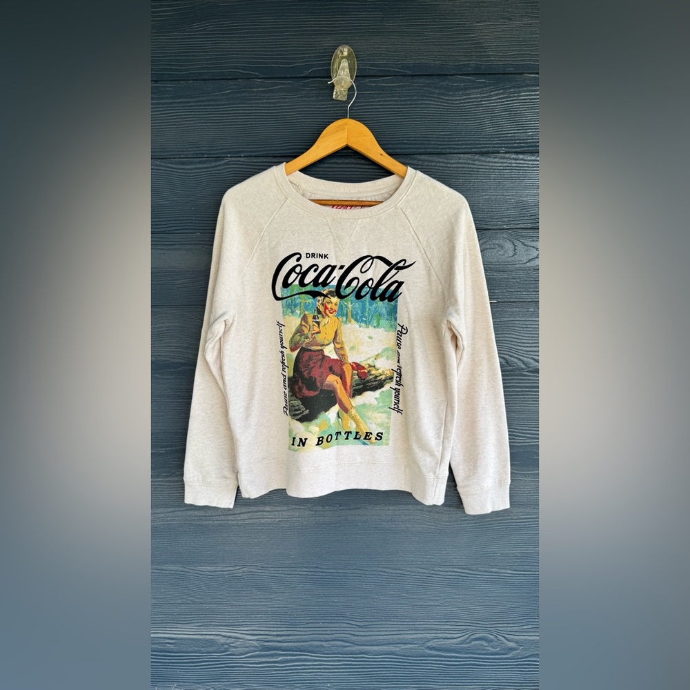 Lucky Brand Coca-Cola Sweatshirt M Limited Edition Retro Pin-Up Graphic Crewneck - Picture 9 of 9